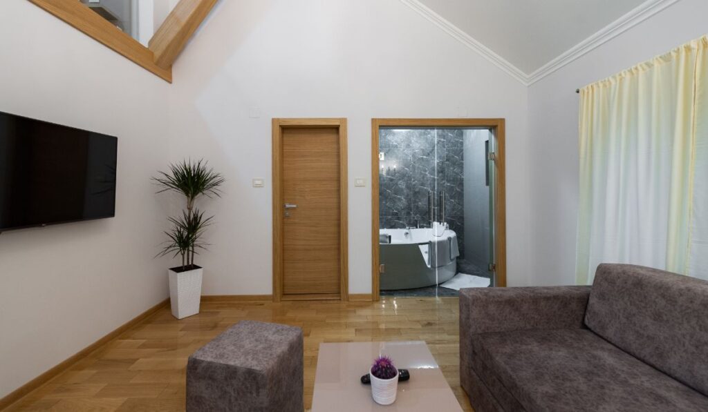 LUX APARTMENT II 14.000,00 – 18.400,00 RSD